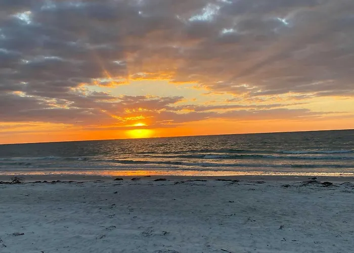 Indian Rocks - 2 Blocks To Beach! * Clearwater Beach